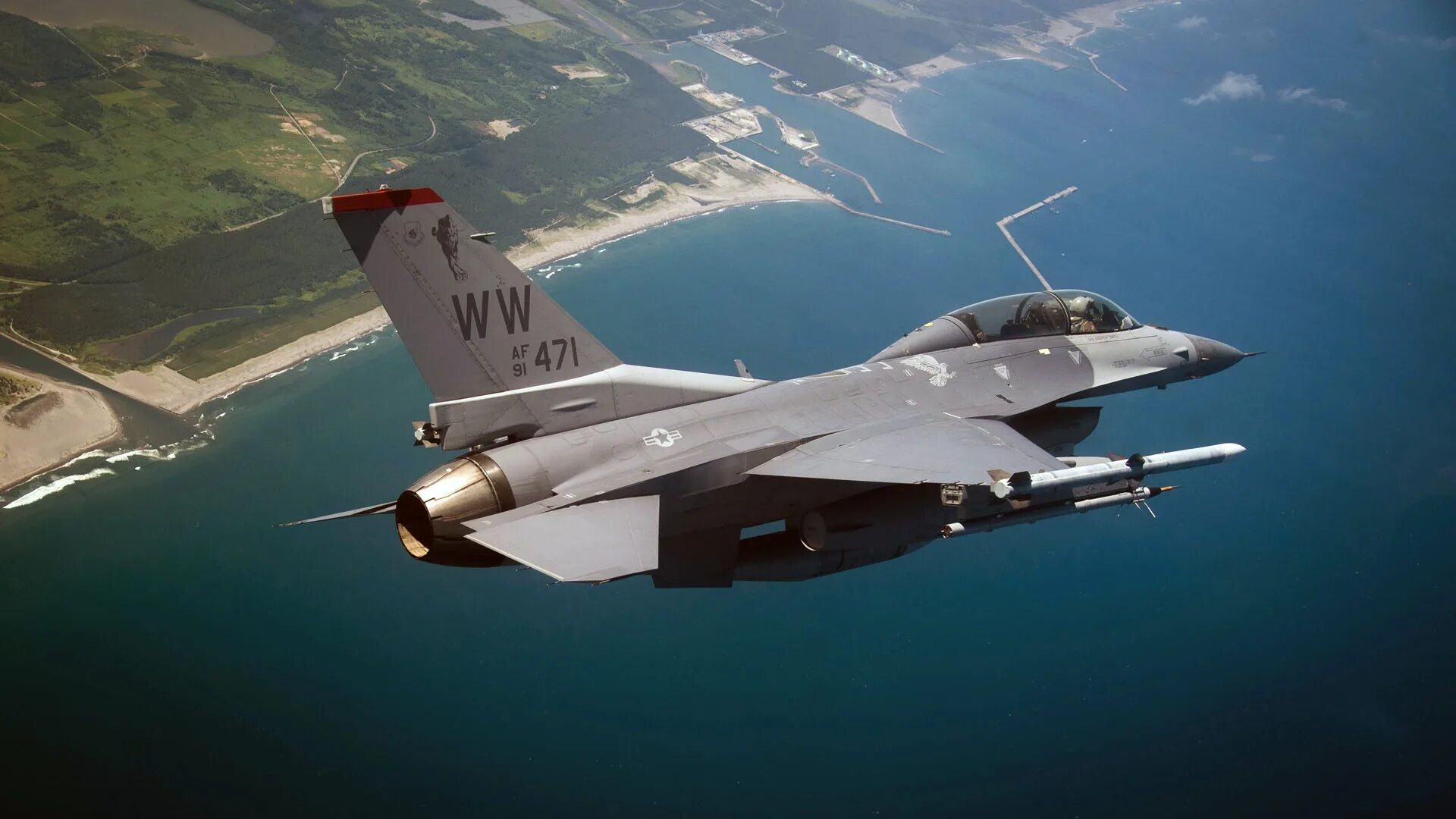 Сша 16 апреля. F 16 Falcon. F-16 Fighting Falcon. Истребитель ф 16 Фалкон. F-16 ВВС США.