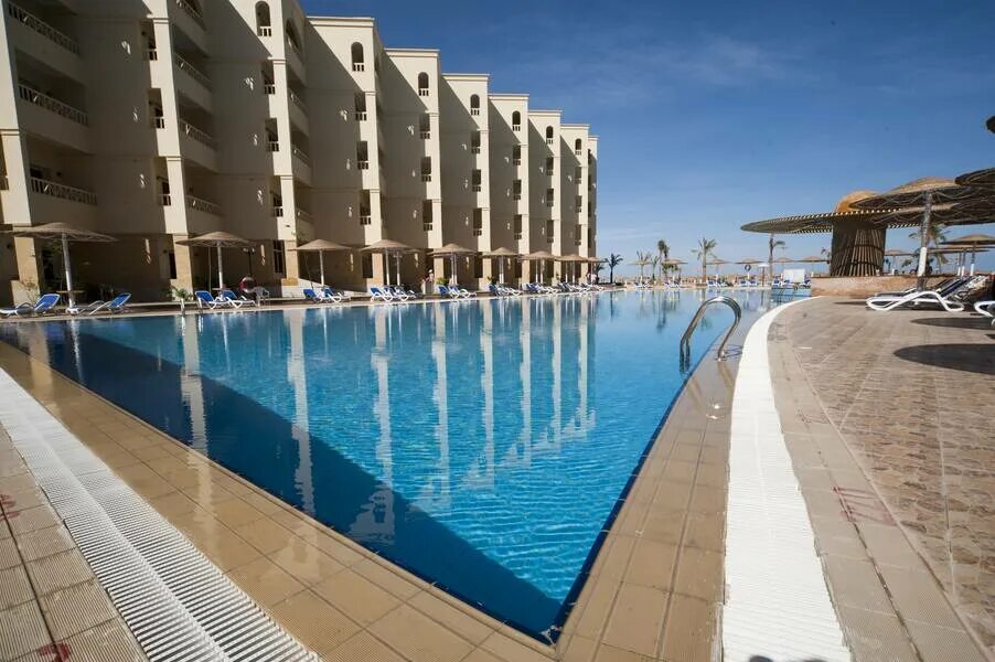 Египет отель AMC Royal Hotel Spa. AMC Royal Hotel 5 Египет Хургада. AMC Royal Hotel (ex. AMC Azur Grand Resort) 5*. AMC Royal Hotel (ex. AMC Azur Grand Resort) 5* Хургада, 50 м до моря.