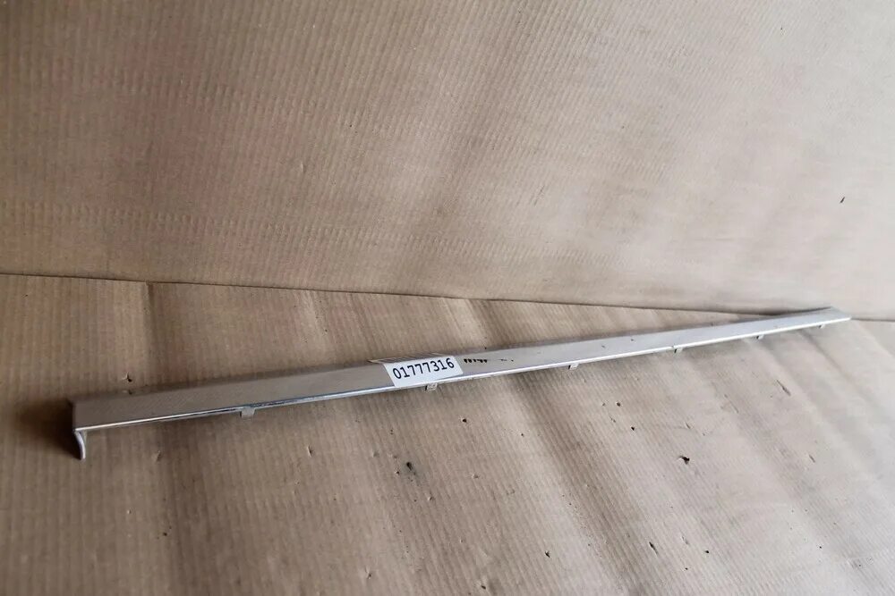 Молдинг двери вольво s80 2001-2006 задний правый. Молдинг volvo. Молдинги дверей volvo xc90 хром. Молдинг порога передний volvo xc60. Молдинг крыла volvo xc60.