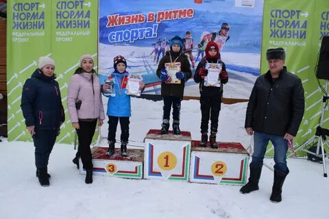 2 лыжника вышли из поселка
