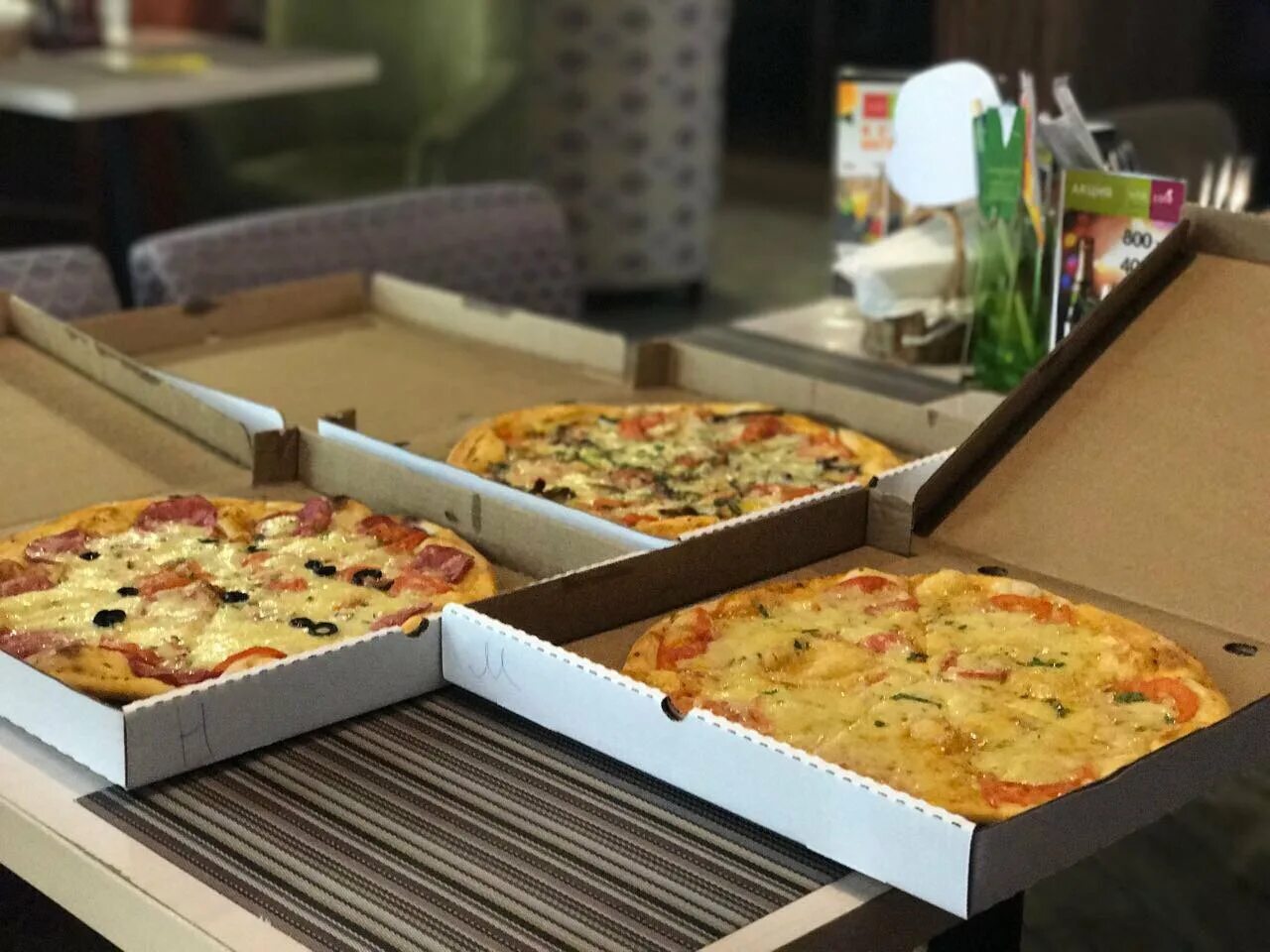 Доставка пиццерия пиццы. Пицца в офисе. Вкусная пицца. Пицца роллы. Доставка пиццы.