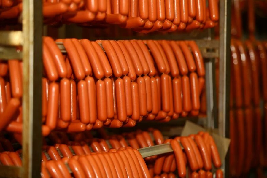 производство колбасных изделий. охлаждение вареных колбас. м пенза. осадка полукопченых колбас. обработка колбасных изделий.