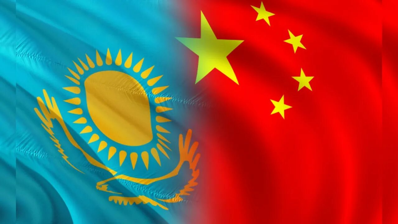 Казахстан и китай. Флаг казахстана. Китайский на казахский. Флаг китая и казахстана. Казахстан и китай сотрудничество.