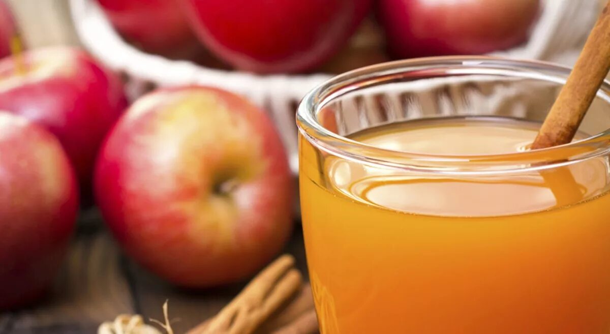 Яблоко сок польза. Сидр яблочный. Яблочный сок. Яблочный квас. Яблочный спас сидр.
