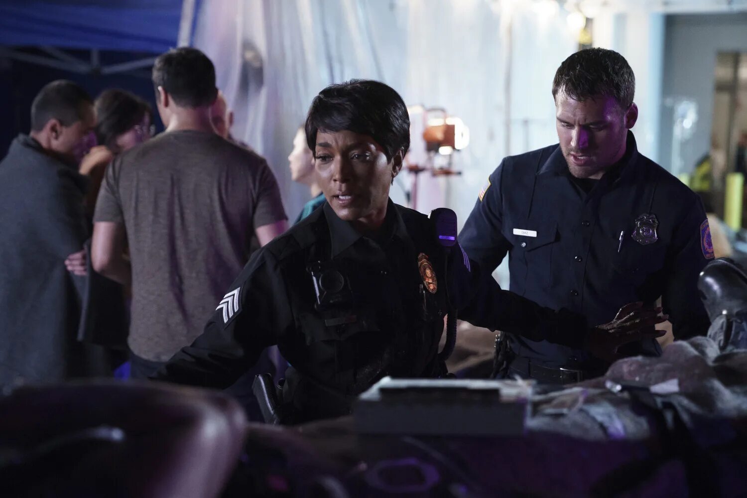 Райан гузман 911 служба спасения. Оливер старк 911 служба спасения. 911 служба спасения сериал эдди. Райан гузман 911 служба спасения. Оливер старк сериал 911.