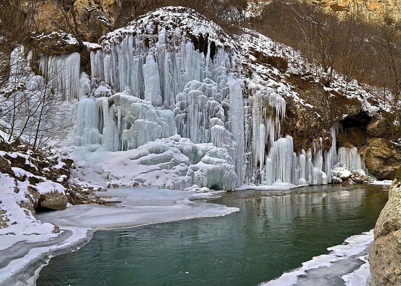 Чегемские водопады Кабардино-Балкария. Чегемские водопады Кабардино-Балкария зима. Приэльбрусье Чегемские водопады. Чегемские водопады зимой.