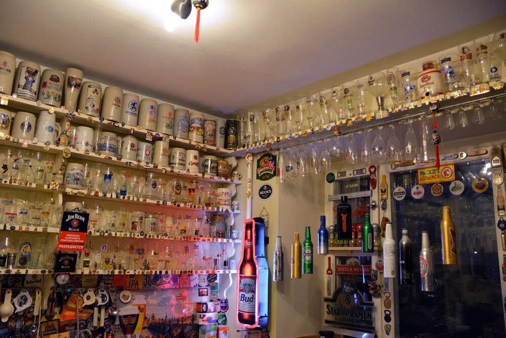 Слёт коллекционеров пивной атрибутики. Слёт коллекционеров пивной атрибутики. Встречи коллекционеров пивной атрибутики. Пивная атрибутика. Пивная атрибутика для бара.