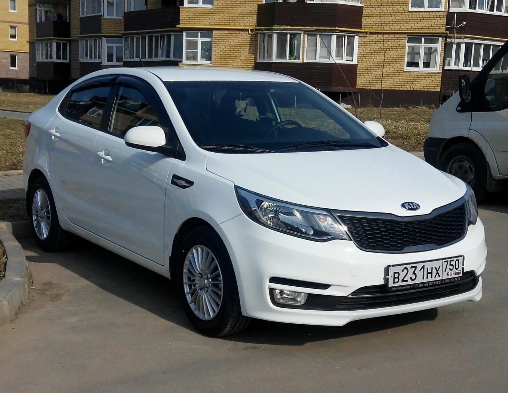 Kia Rio 2015. Kia Rio 3 2016 белый. Kia Rio 2016 диски. Киа Рио 15 года.