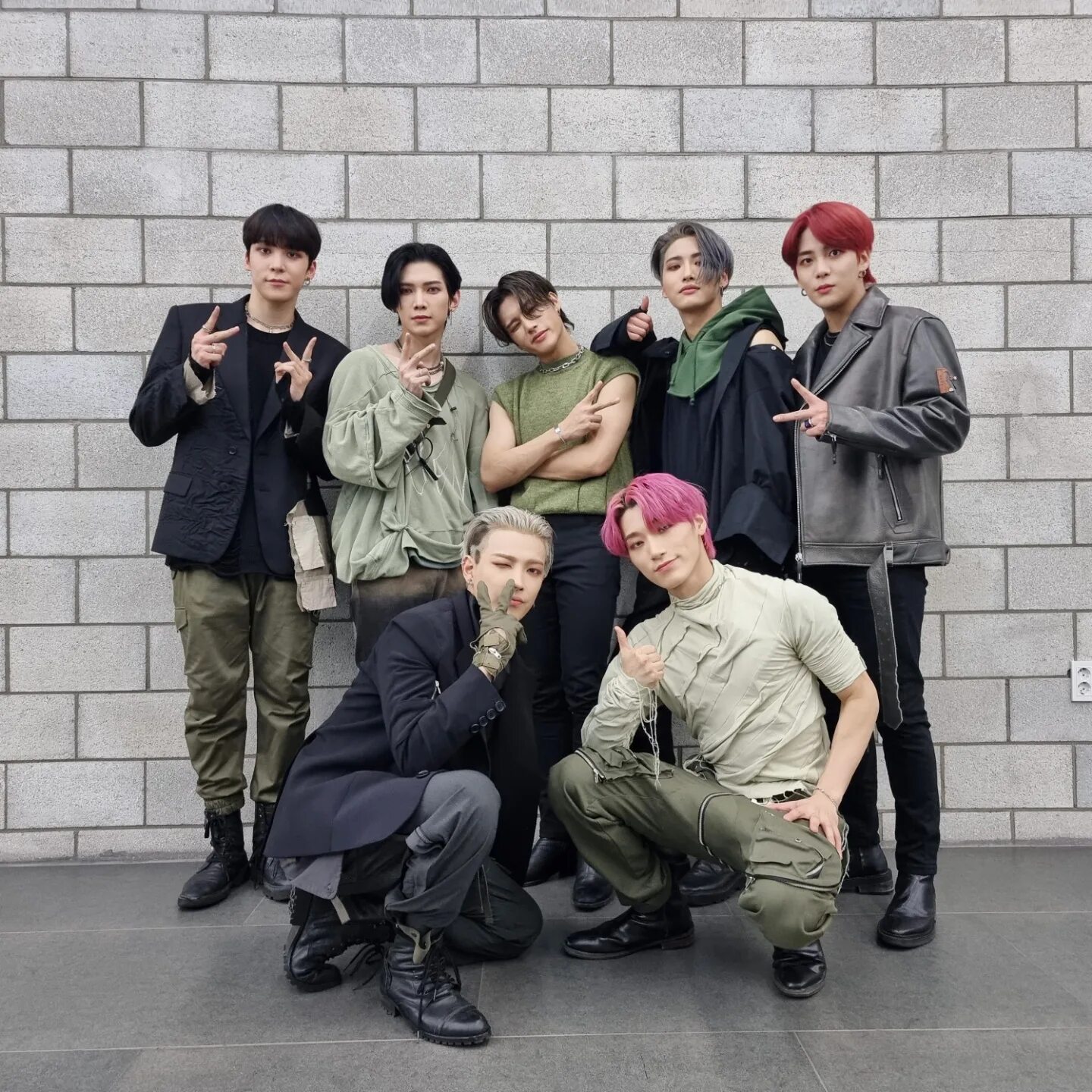 Ateez crescent part 2. Группа ateez 2025. ateez участники 2025. ateez fireworks. хвасон ateez.