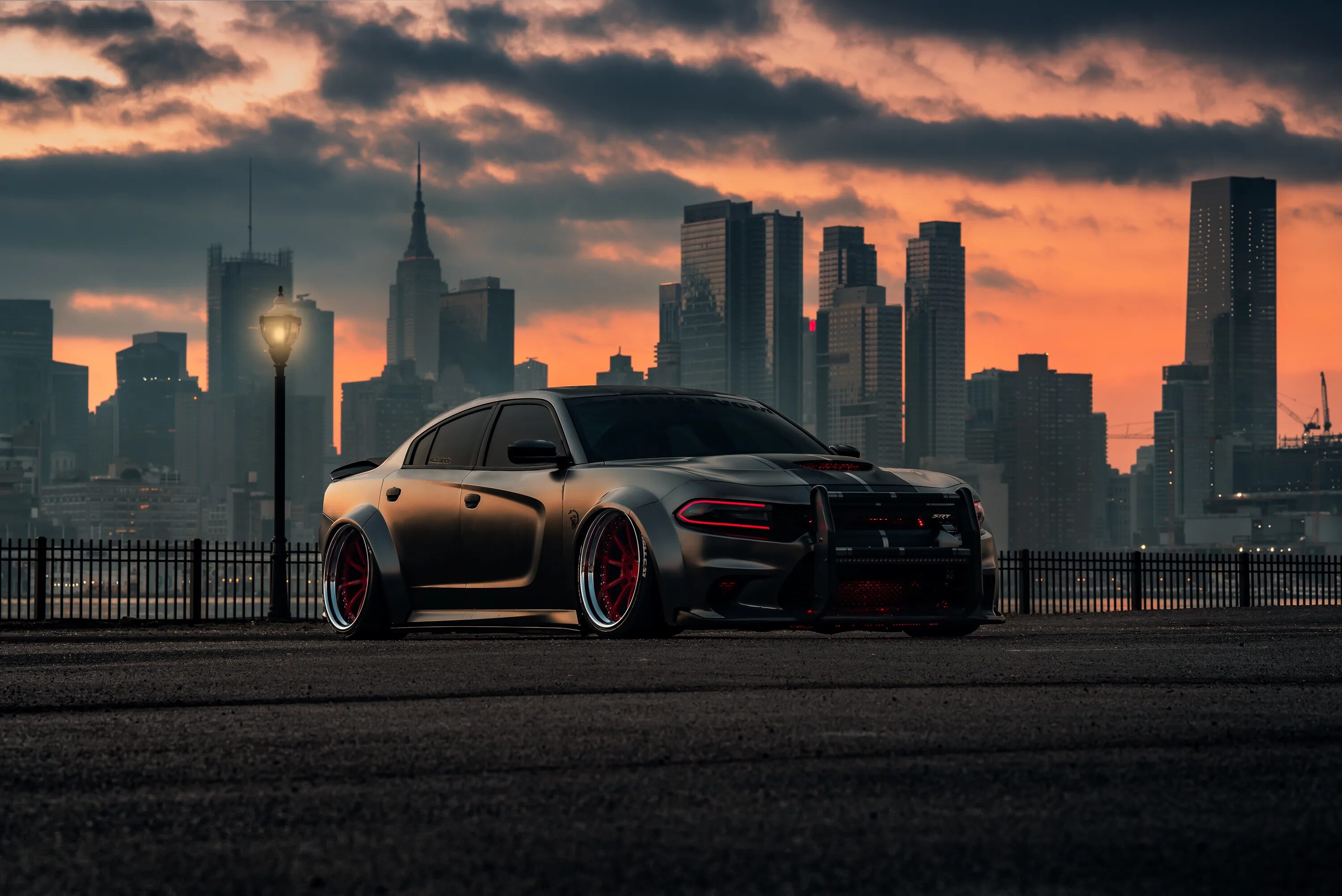 2 рабочий стол на телефон. Dodge Charger Hellcat.