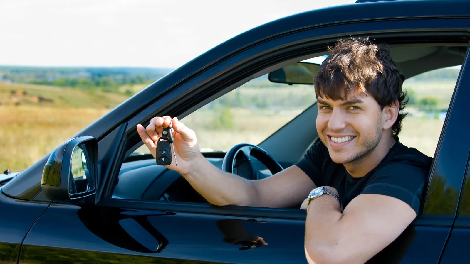 Мужчина возле машины. Человек за рулем автомобиля. Человек рядом с машиной. Мужчина около машины. Мужчина в машине.