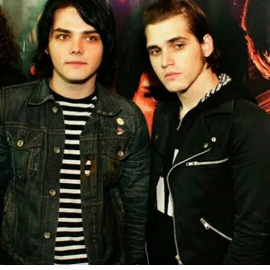 One way bros. Джерард и майки уэй. gerard way and mikey way. джерард уэй и майки уэй. джерард уэй и майки уэй братья.