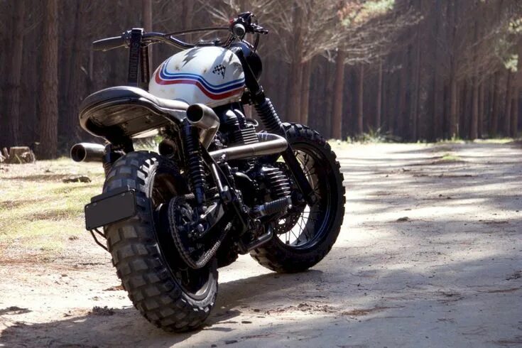 Мотоцикл скремблер фото Triumph Scrambler by Kingstom Custom Triumph scrambler, Cafe racer design, Scram