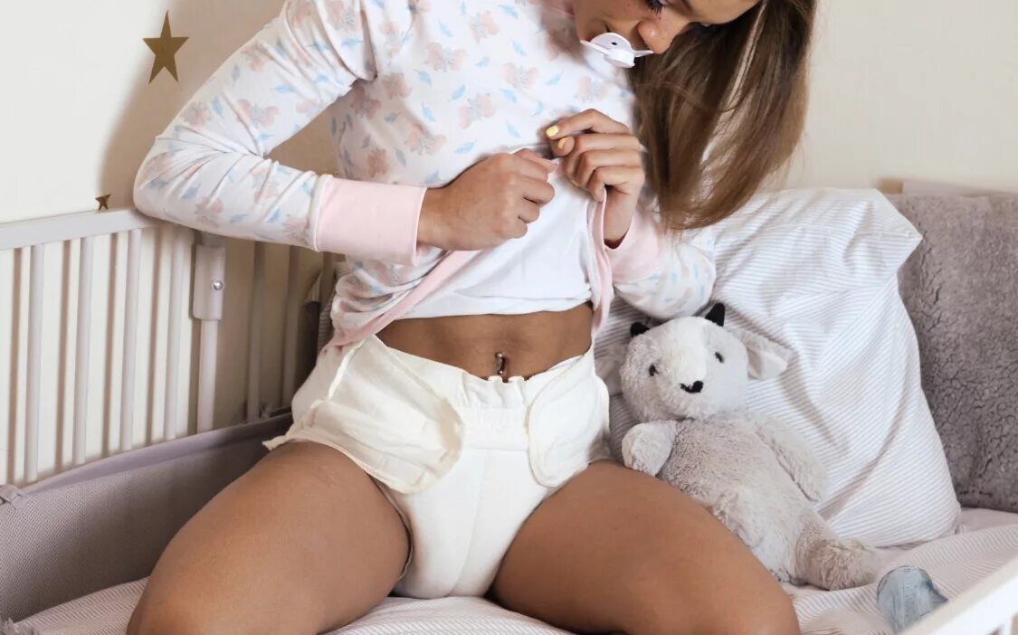 Девушки в памперсе 18. АБДЛ Геншин. Abdl Эмбер.