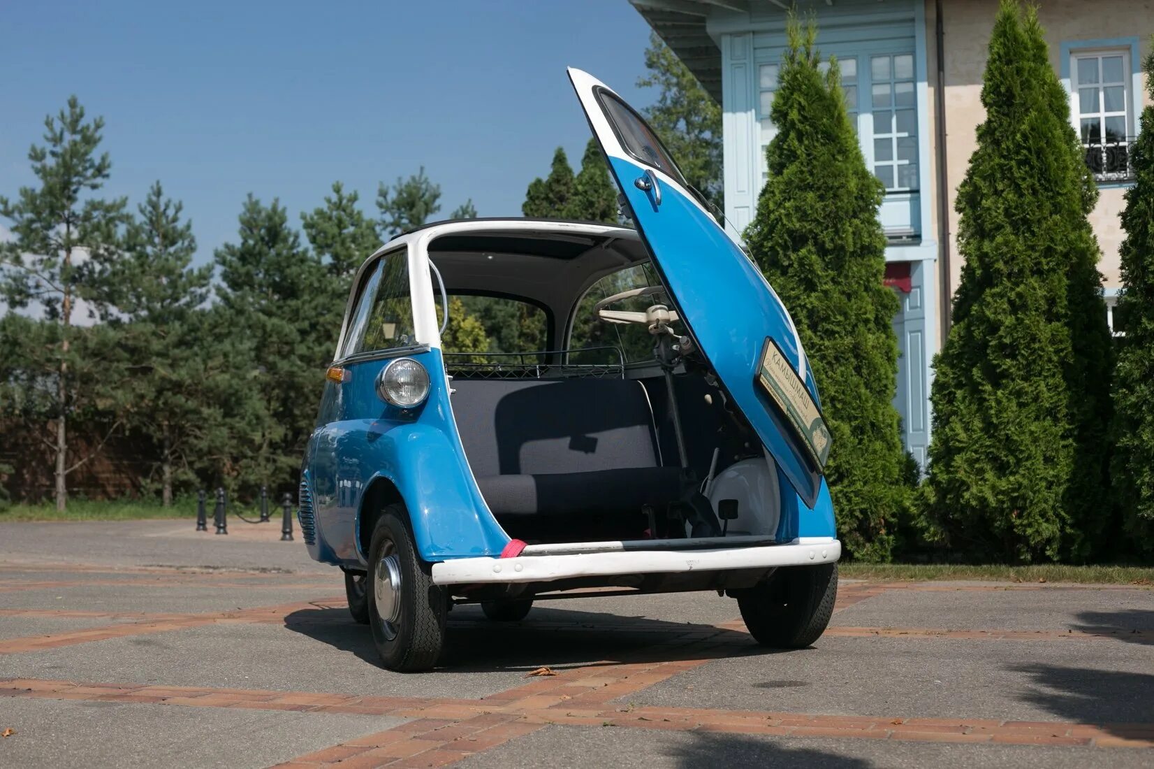 Небольшой городской автомобиль. Isetta городской автомобиль. 1953 Zip Isetta. «Белка» (городской авто. Magirus s6500 и две BMW Isetta 1:87.