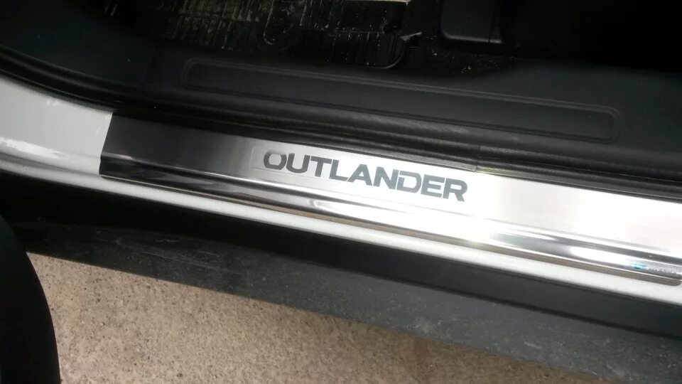 Накладка порога Mitsubishi Outlander 2. Накладки на пороги Аутлендер 3. Накладки на пороги Mitsubishi Outlander 3. Накладки на пороги Аутлендер 3 2018.