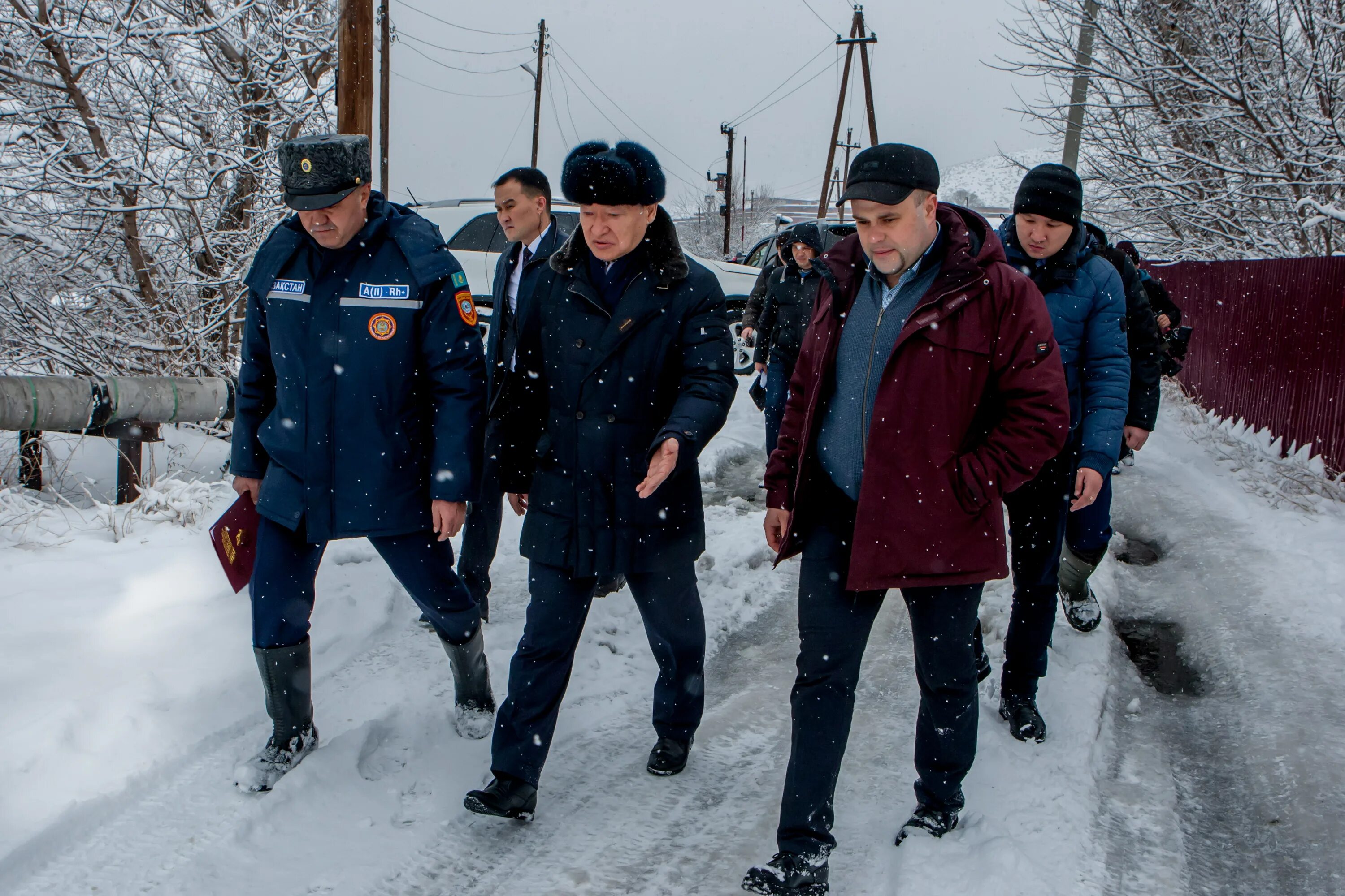 Свежие вакансии для мужчин усть каменогорск. Шмелев Лог в Усть-Каменогорске. Усть Каменогорск Шмелев Лог фото. Г. Усть-Каменогорск, магазин Шмелев Лог.