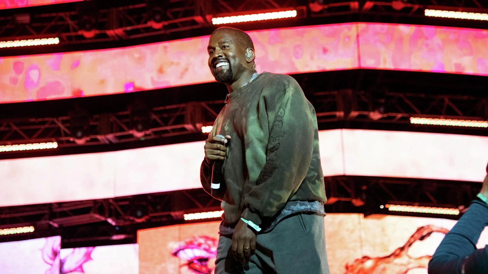 Канье уэст в очках. Kanye 2022. Канье вест и грэмми. Kanye west. Уэст в москве.