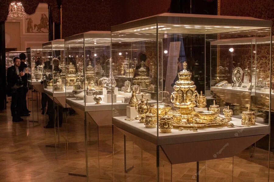 Музей ювелирных изделий в петербурге. Музей ювелирных изделий в петербурге. Национальная сокровищница драгоценностей ирана. Музей фаберже в санкт-петербурге аванзал. Аванзал фаберже.