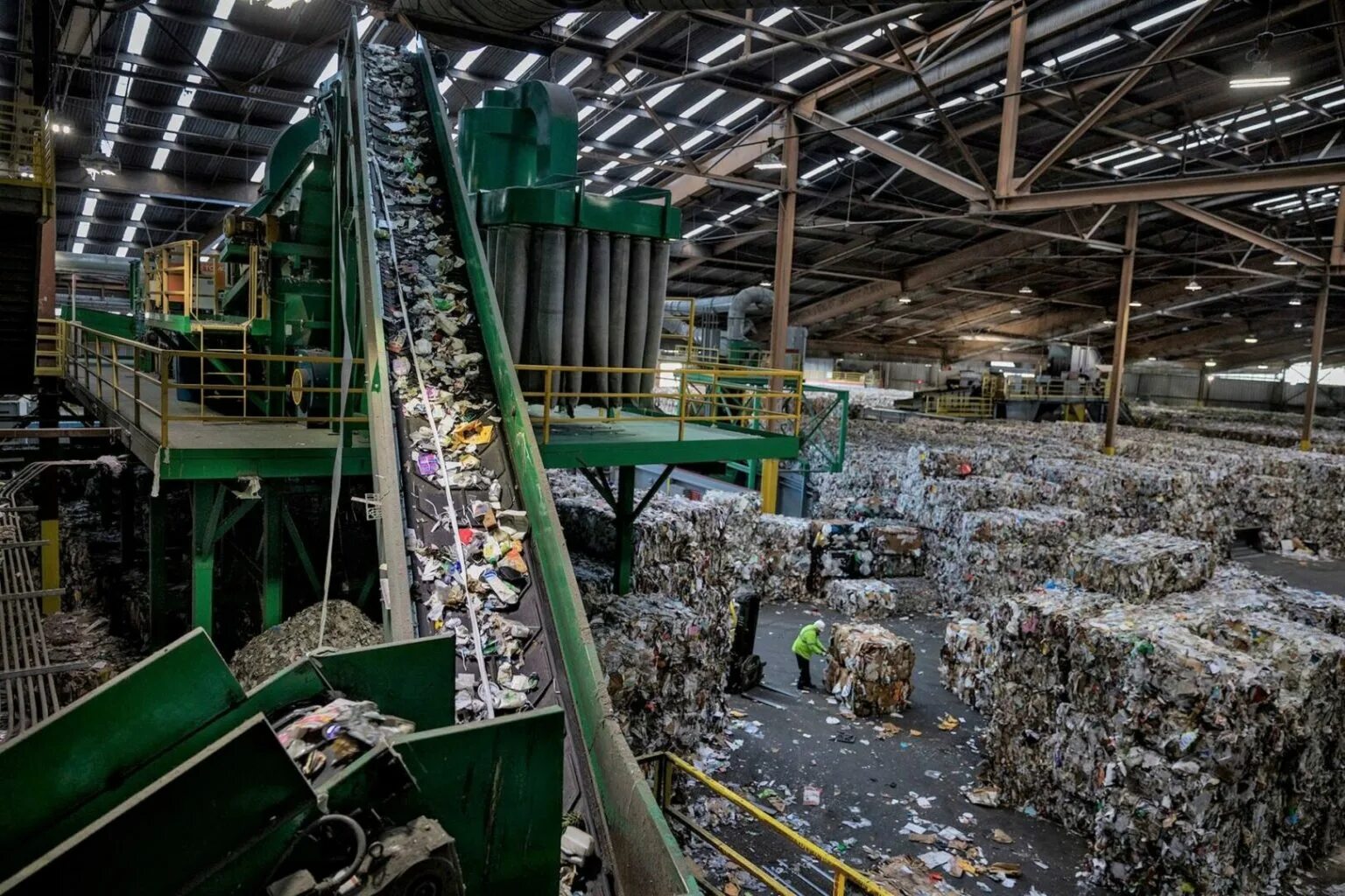 Рт инвест кпо. Мусоропереробатывающий завод. Перерабатывающий завод мусора. Рт инвест кпо юг. Мусороперерабатывающий завод в калуге.