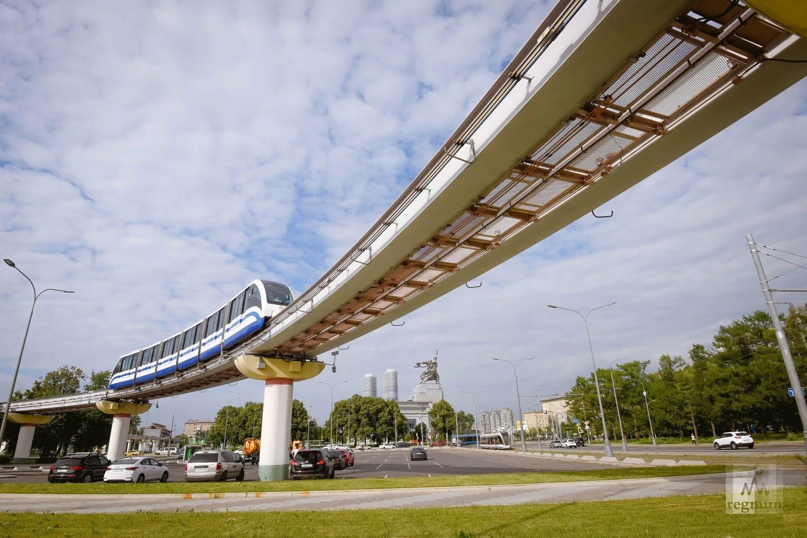 Монорельс картинки. Монорельс вднх. московский монорельс 2025. вднх монорельсовая дорога. монорельс 2004.