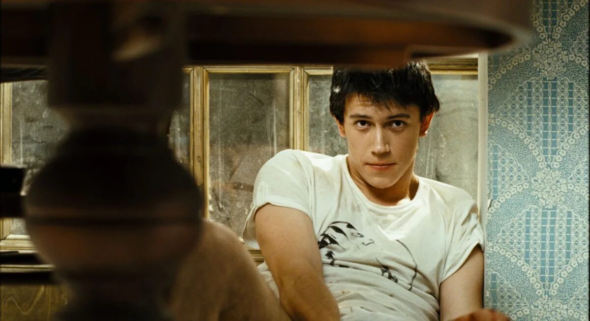 Запертые пространства. Леонид бичевин. Закрытые пространства (2008) постер. Запертые пространства. Леонид бичевин.