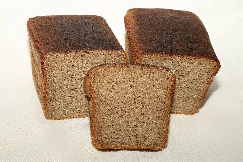 Щедро посыпана совершенно пусты ржаным хлебом. Ржано-пшеничный хлеб Дарницкий. Хлеб пшеничный подовый СССР. Дарницкий формовой хлеб на закваске. Буханка серого хлеба.