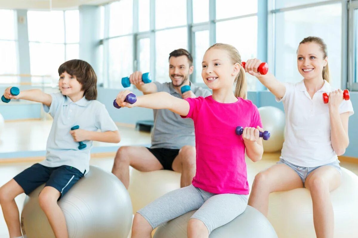 Польза детского. Детский фитнес. Занятие физкультурой и спортом. Аэробика для детей. Занятие спортом дети.