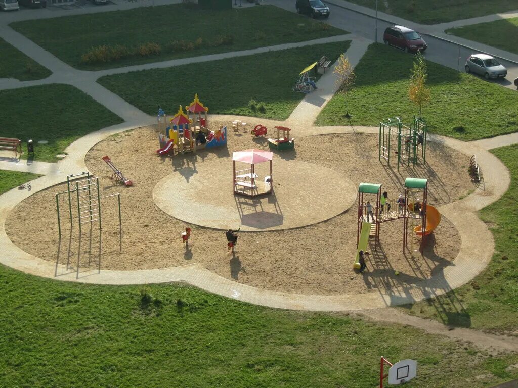 детские площадки в жилых комплексах. жудро, 22 спортивная площадка минска. детская площадка в жк. детские места на минском шоссе. минск мир детская площадка.