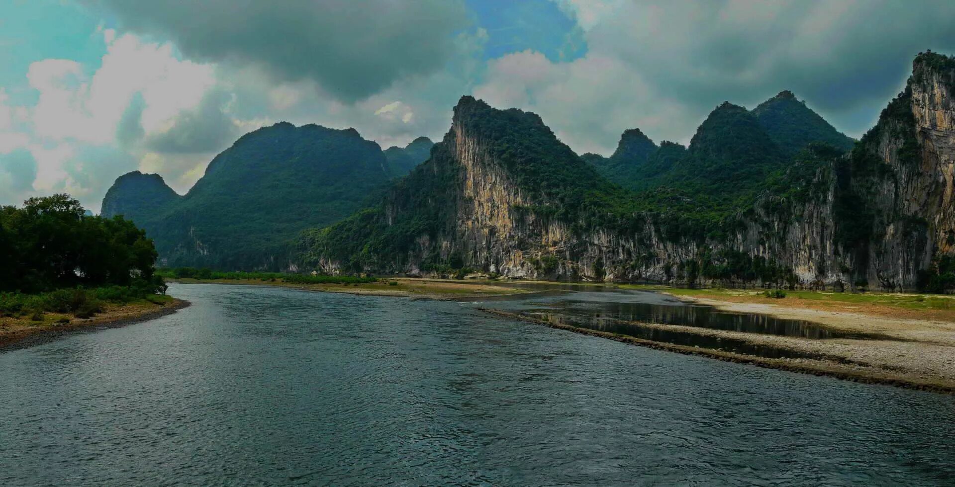 Asia river. Чжуцзян Юньнань. Чжуцзян Жемчужная река. Река Чжуцзян. Гуанчжоу Китай река Жемчужная.