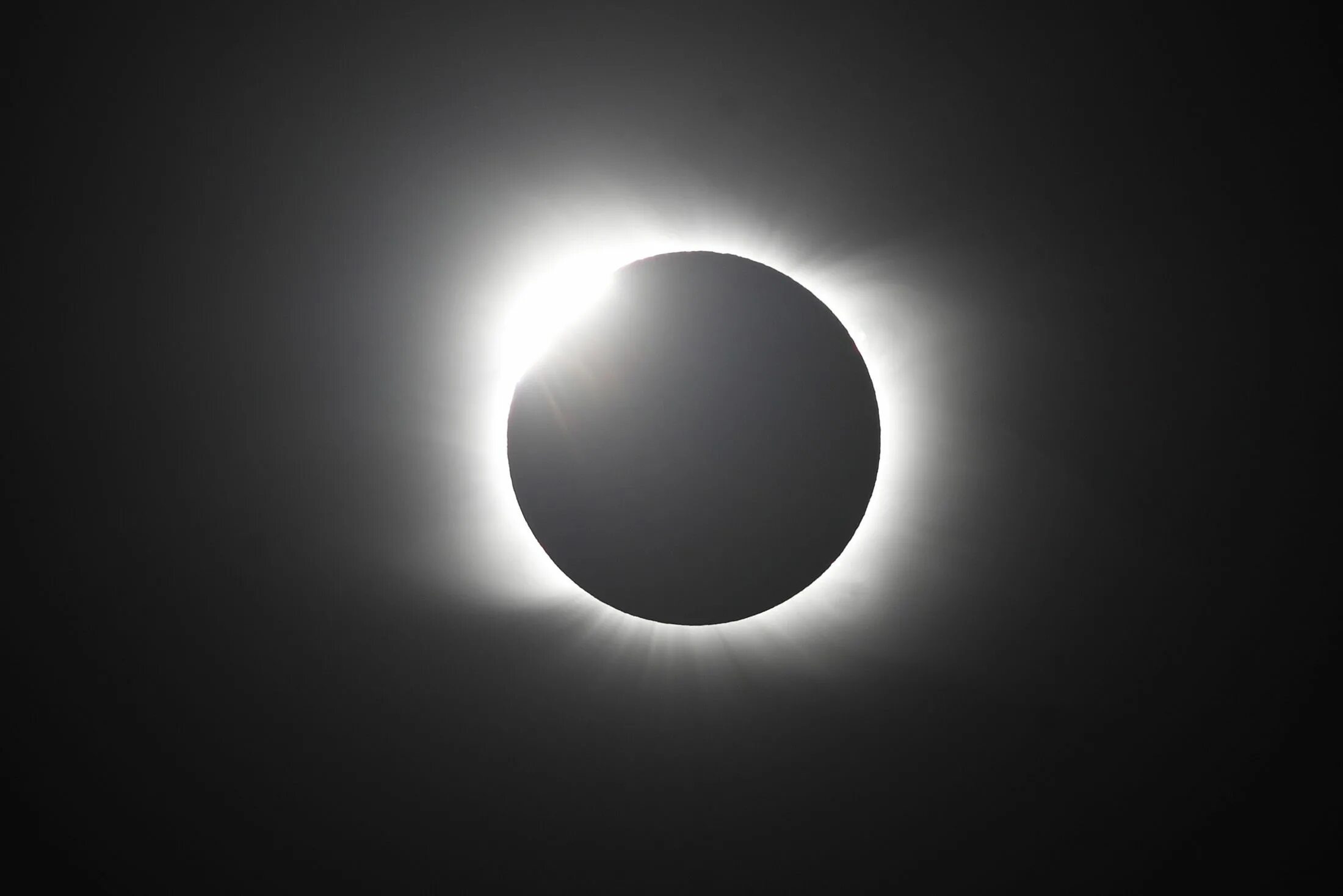 Солнечное затмение 8 апреля 2024 эфир. Solar Eclipse 2021. Полутеневое солнечное затмение. Eclipse 2023. Лунное затмение 2023.