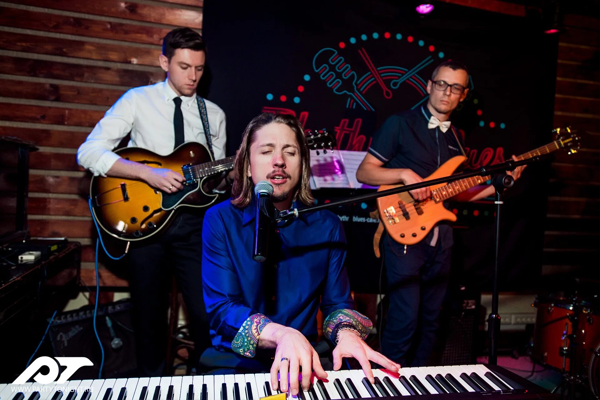 ритм-н-блюз кафе. староваганьковский пер 19 стр 2 ритм блюз кафе. блюз кафе отзывы. староваганьковский переулок 19с1. шум в ресторане.