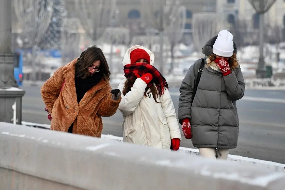 Аномальный холод в Москве. Похолодание в Москве. Морозы в Москве. Холодно в Москве.