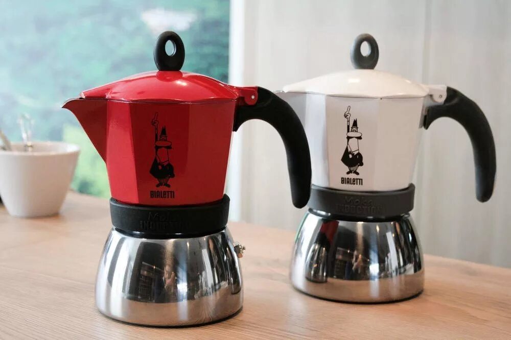 Гейзерная кофеварка bialetti moka. Биалетти гейзерная кофеварка. Гейзерная кофеварка Bialetti Induction. Кофеварка Bialetti Moka Induction. Гейзерная кофеварка Биалетти Мока.