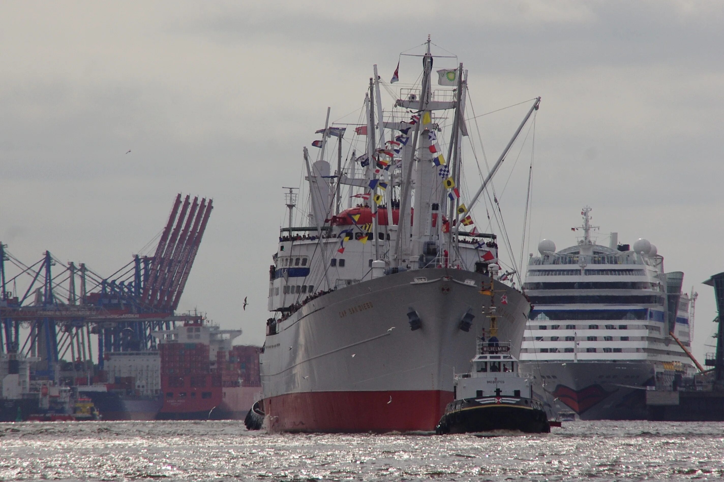 Канал пароход. Пароход Гамбург. Порт и корабли. Судно в порту. Sea Steamer судно.