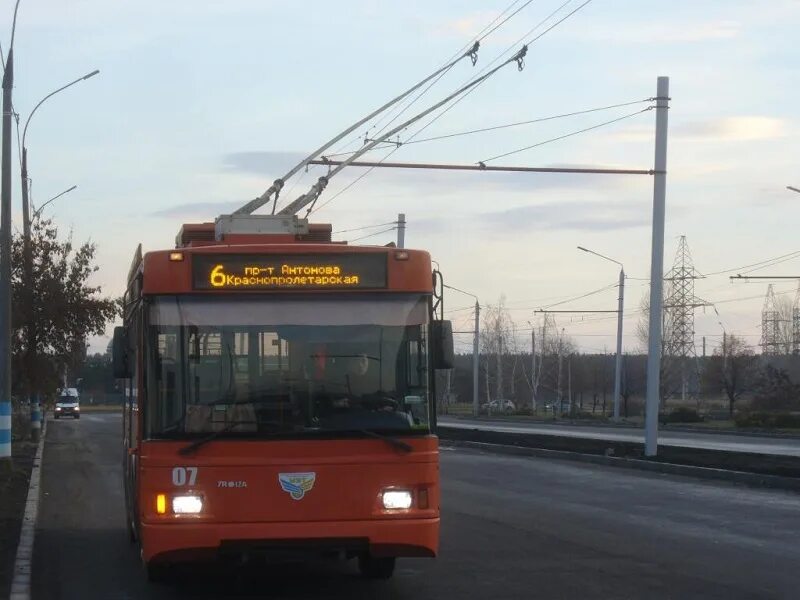 Троллейбусы новый город ульяновск. Троллейбус Ульяновск 158. Троллейбус Ульяновск в центре. Троллейбусы Ульяновск новый город. Тройка троллейбус.