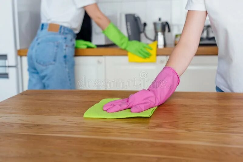 Уборка дома. Girl help. My sister clean the. My sister clean the. Уборка ребенка в комнате.