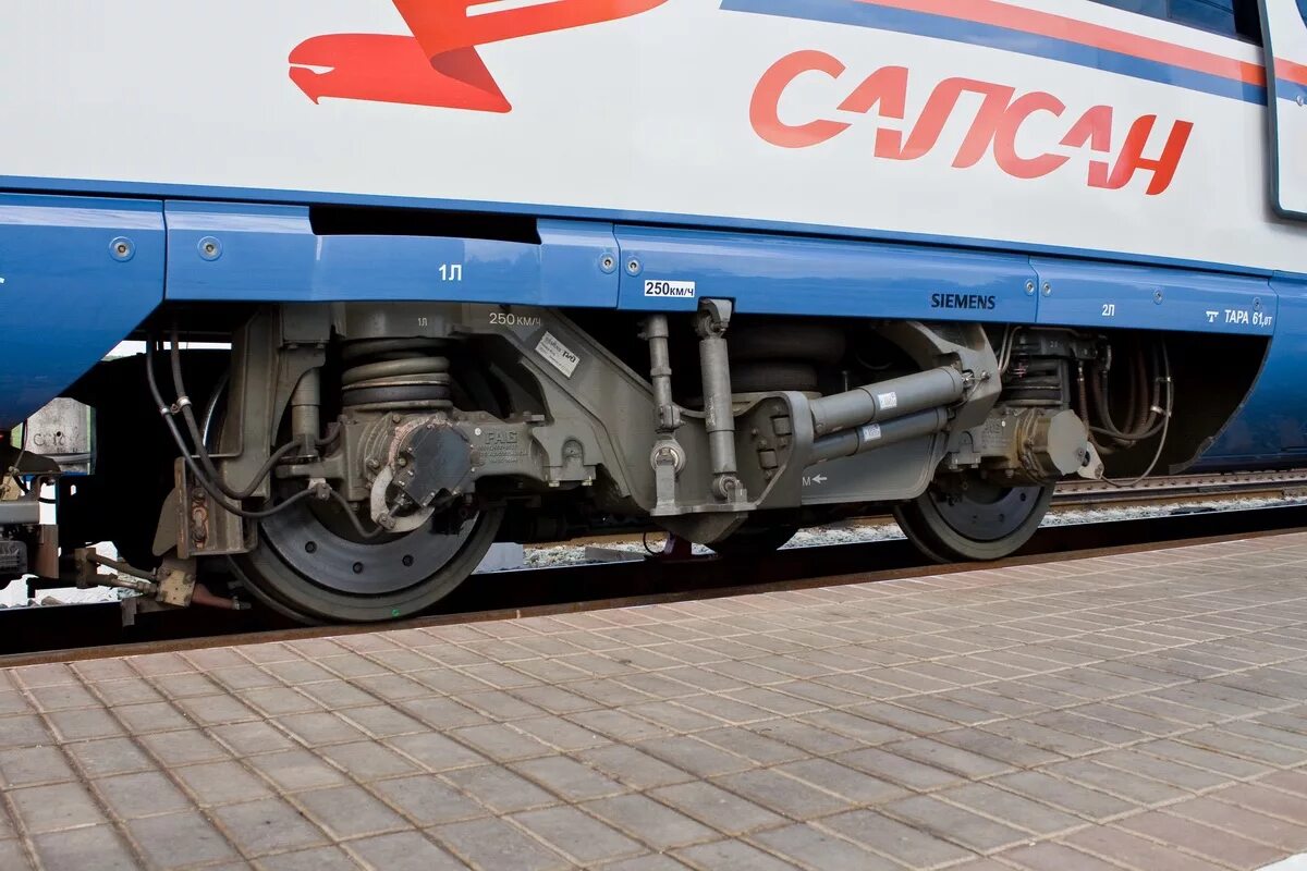 Торможение электропоезда. Торможение электропоезда. Магниторельсовый тормоз пассажирского вагона. Торможение электропоезда. Тормозные колодки чс7.