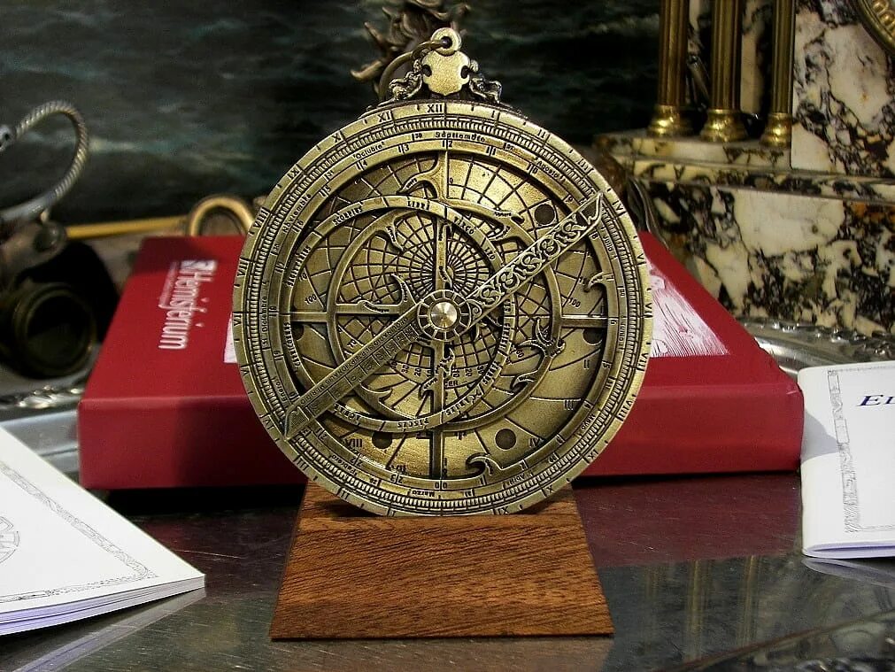 астролябия в астрономии. астролябия древняя греция. астролаб. астролябия птолемея. астролябия георга хартмана.