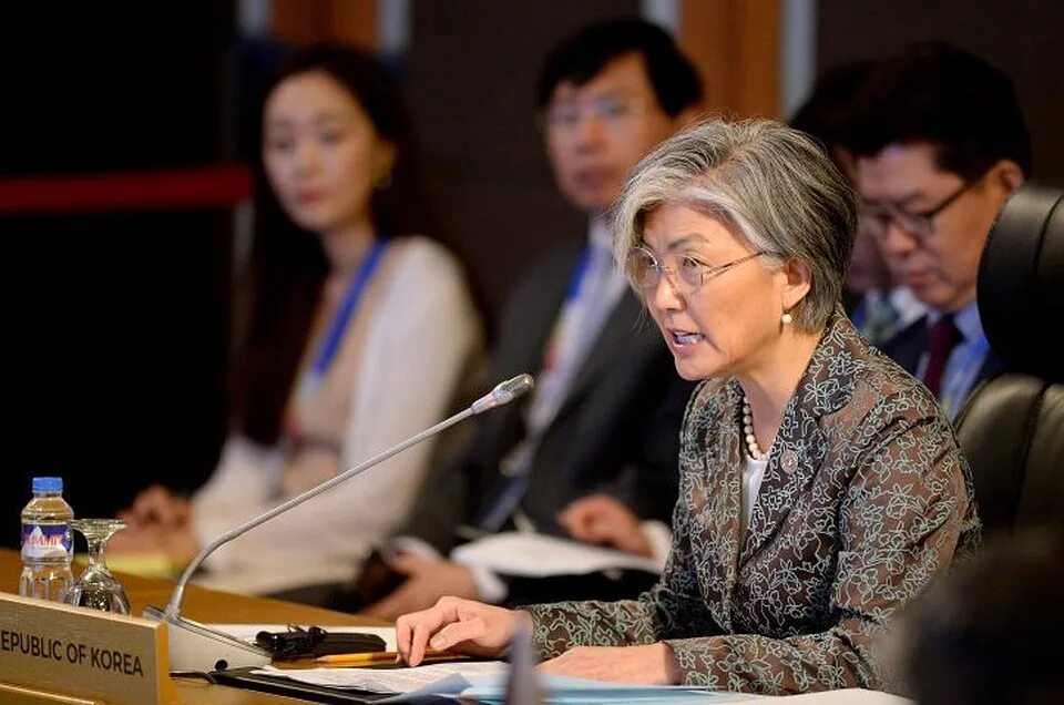 Мид иностранных дел южной кореи пак джиен. Кан кен хва. Министра иностранных дел республики корея господина пак чина. Министр южной кореи по образованию. Глава мид южной кореи пак чин.