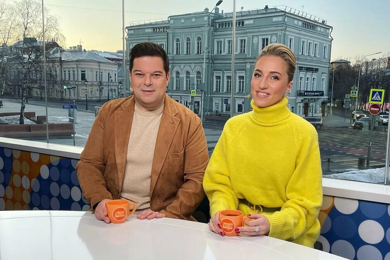 Кто ведет передачу утро. Цветкова 1 канал.