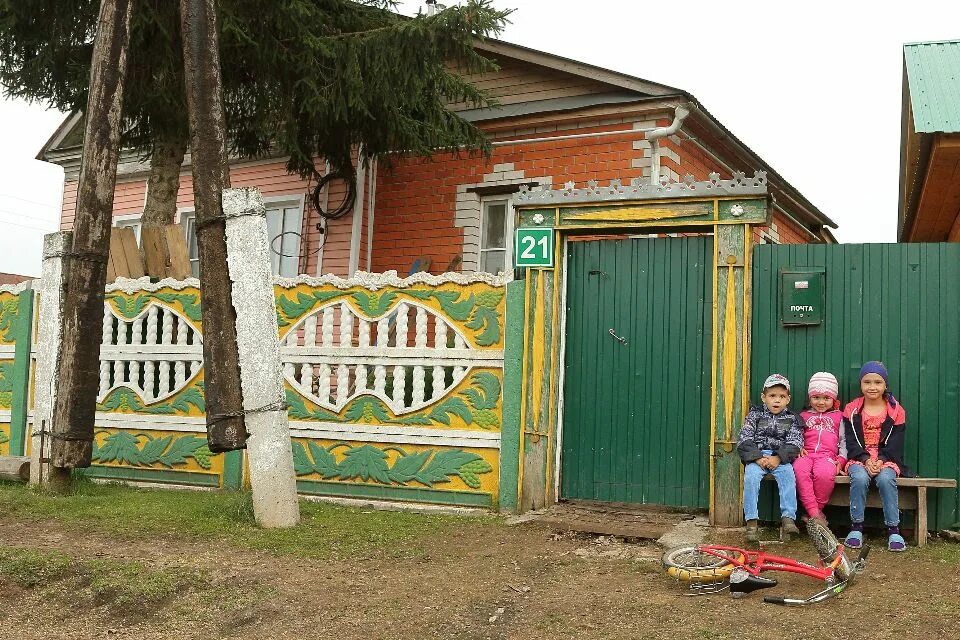 Татарские про деревню. Деревня Бакырчи. Бакырчы Зеленодольский район. Большие Бакырчи Апастовский. Татарская деревня.