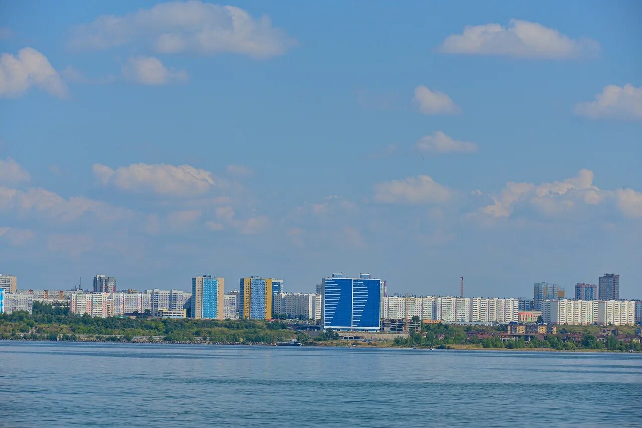 Набережные челны город у реки. Апк камский набережные челны. Река кама набережные челны. Набережные челны нижнекамское водохранилище. Набережные челны набережная реки кама.