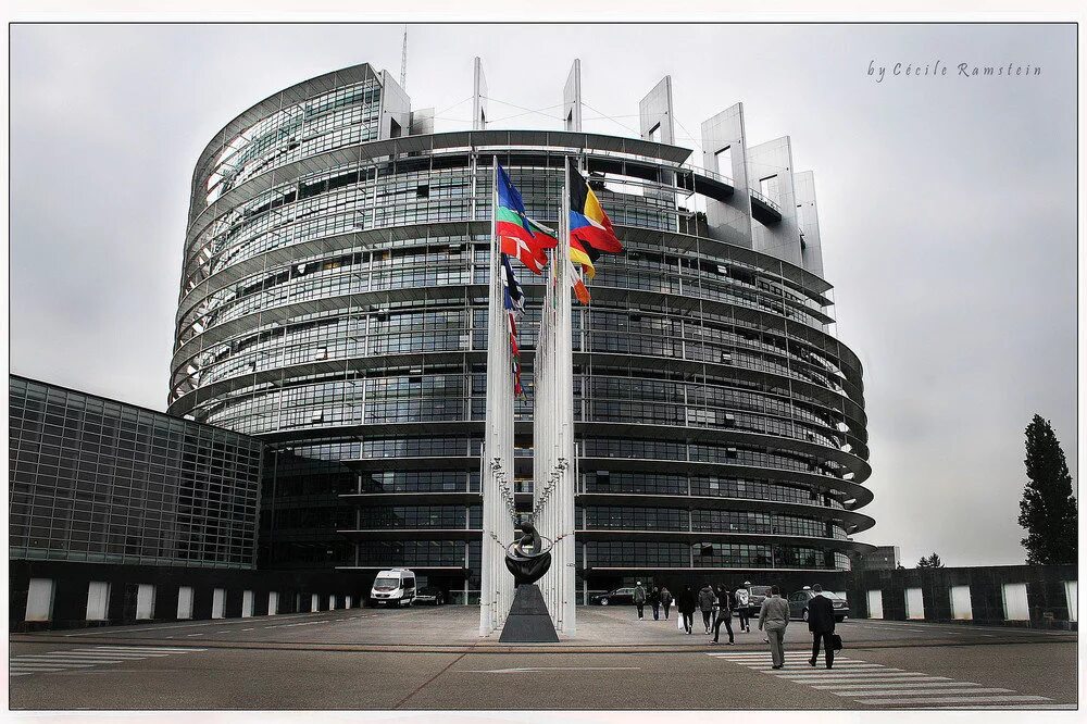 Европарламент в Брюсселе Вавилонская башня. Здание ООН В Брюсселе. Здание Европарламента Вавилонская башня. Здание Европарламента в Страсбурге.