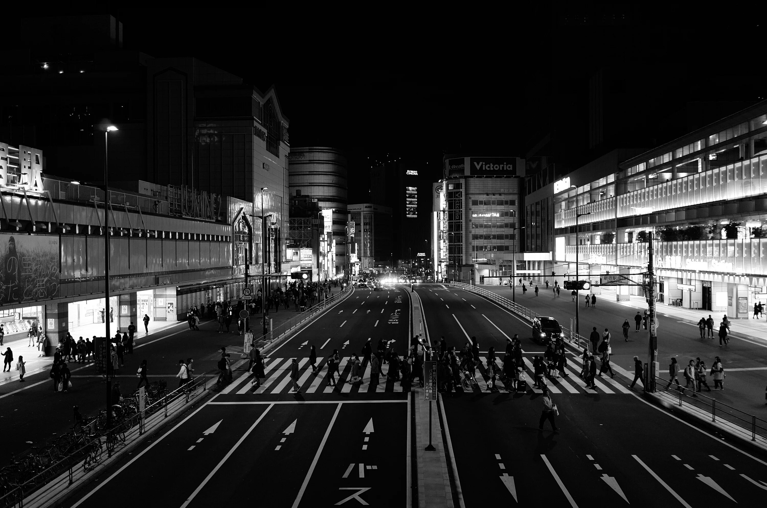 Tokyo black. Япония Токио. Токио чёрно белый. Токито черно белый. Ночной город Япония.
