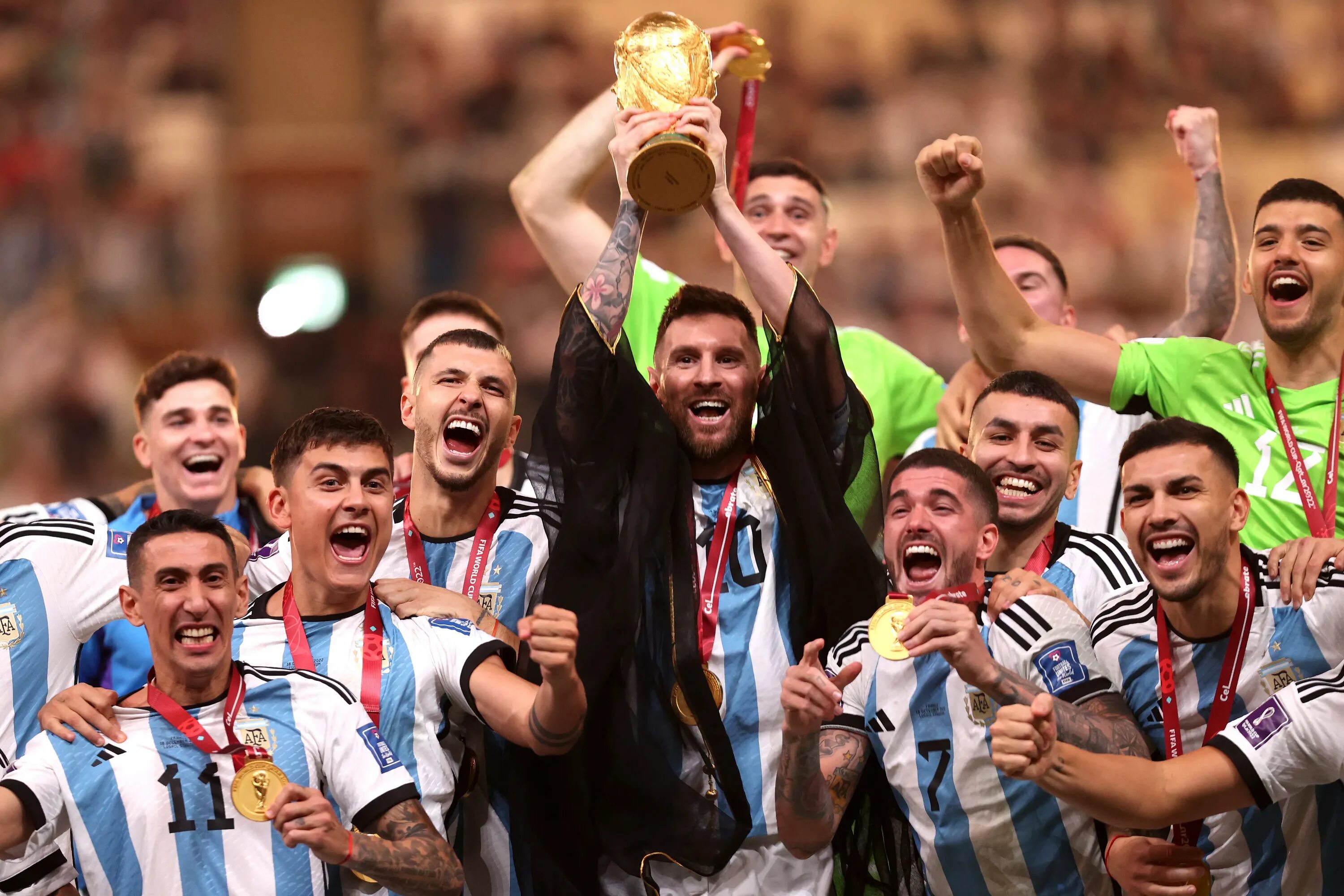 5 мая 2018 года. Месси World Cup 2022. Месси с Кубком 2022. Месси в сборной Аргентины 2023. Месси сборная Аргентины.