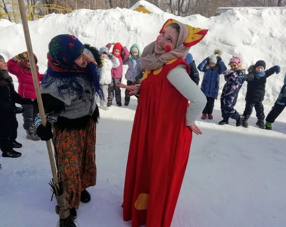 Масленица анонс мероприятия. Масленица в детском саду. Праздник Масленица в детском саду. Масленица праздник в саду. Масленичные гуляния в детском саду.