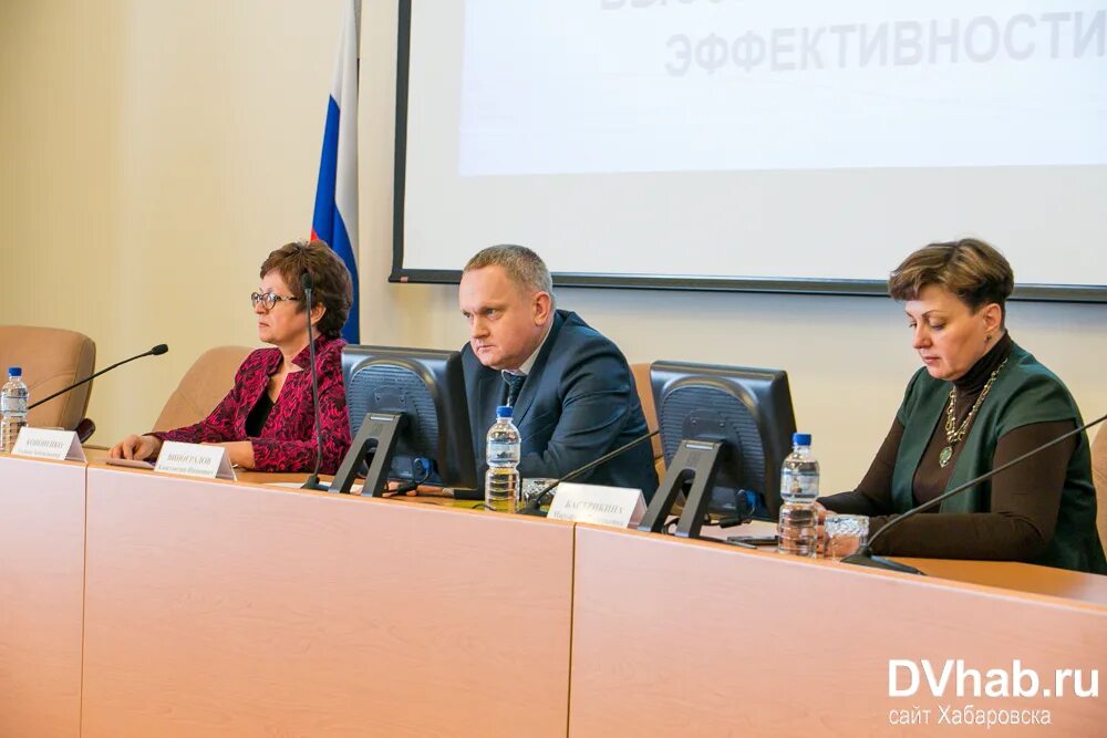 Комитет по труду правительства хабаровского края. Виноградов константин иванович хабаровск биография. Комитет по труду и занятости хабаровского края официальный сайт. Комитет по труду правительства хабаровского края. Структура адвокатуры в сша.