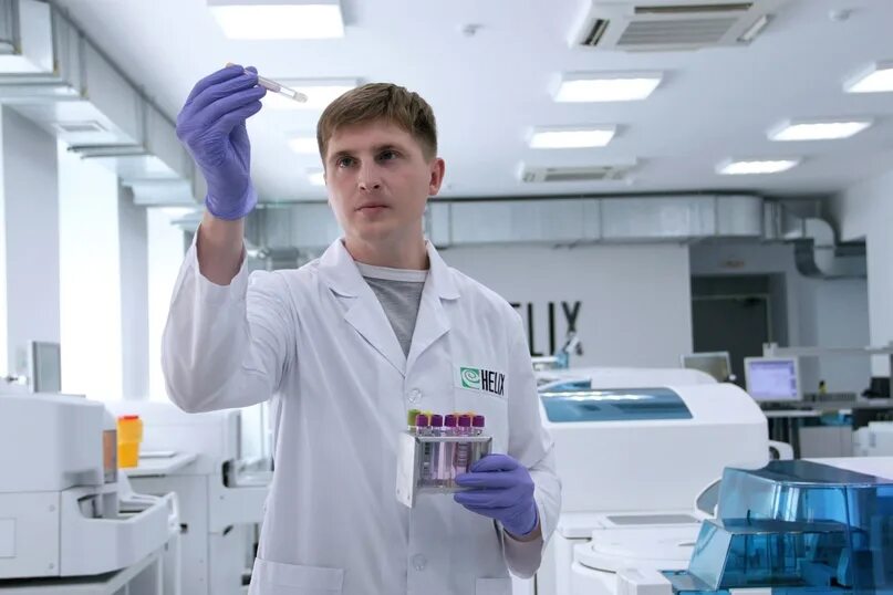 Ивановна женщина врач. Врач в лаборатории. Вакансии врач лабораторной. Клиническая лаборатория. Вакансии врач лабораторной.