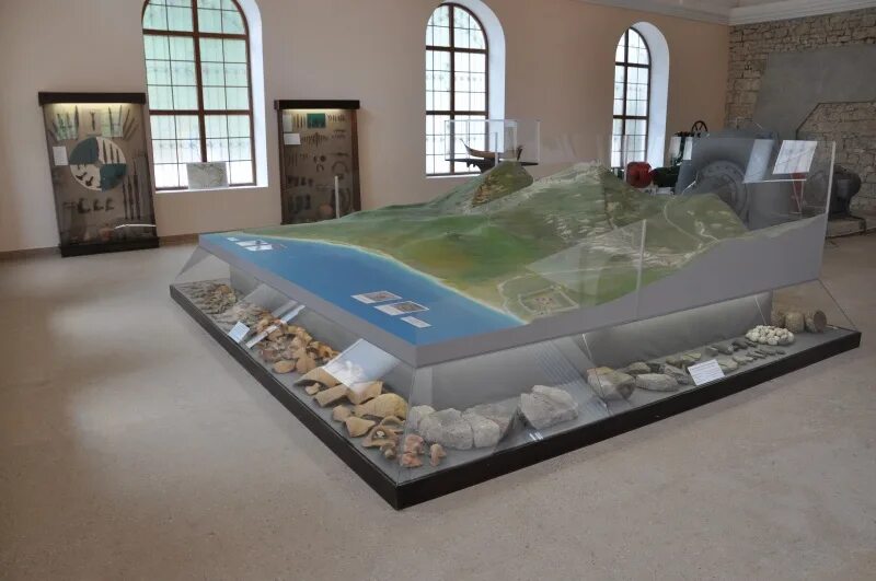 Сухум центральный выставочный зал. Выставка "лучшая работа года"2022 в сухуме. Музеи в абхазии художественный. Сухум центральный выставочный зал. Союз художников абхазии.